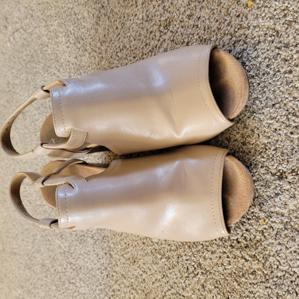Harlow Cream Sandals with Elegant Design